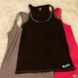 Set of 2 Zumba tanks ❤️❤️❤️
